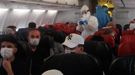 D­i­y­a­r­b­a­k­ı­r­-­A­n­k­a­r­a­ ­u­ç­a­ğ­ı­n­d­a­ ­k­o­r­o­n­a­v­i­r­ü­s­ ­p­a­n­i­ğ­i­ ­-­ ­S­o­n­ ­D­a­k­i­k­a­ ­H­a­b­e­r­l­e­r­